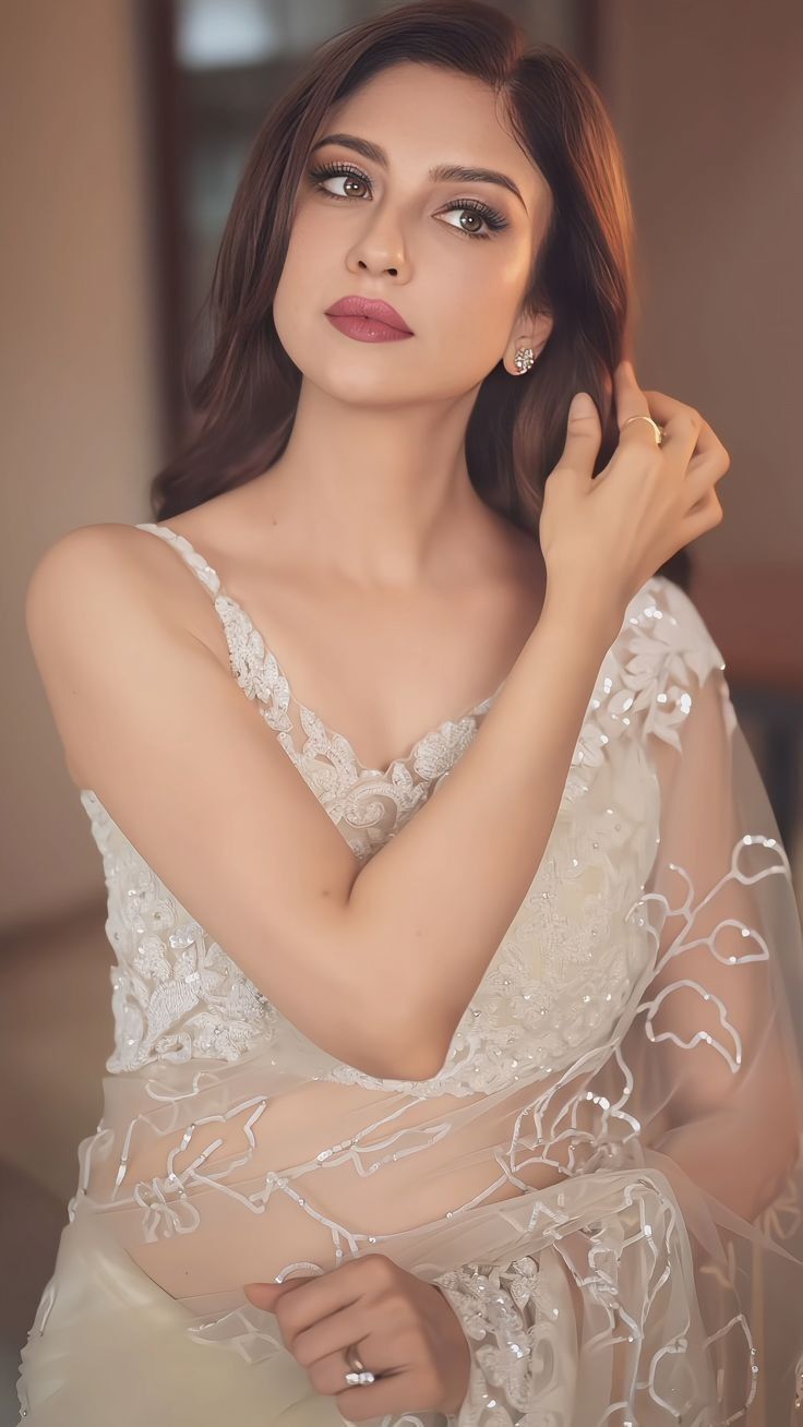 Elegant Silver Saree Looks for Modern Wedding Events