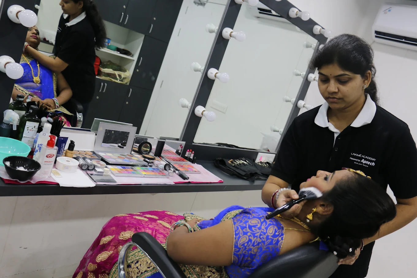Lakme Academy Powered by Aptech Kharadi:-Best Skin Course Academy in Kharadi